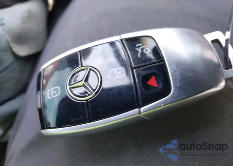 2019 Mercedes-Benz E 300 4Matic from USA, damaged, VIN WDDZF4KB8KA588745